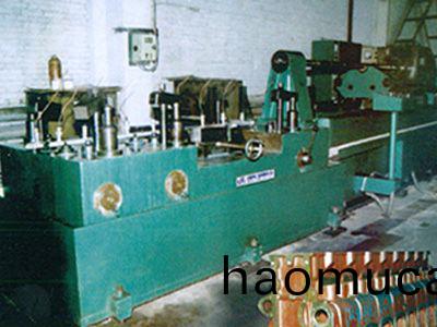 柴油機缸體(ti)凸輪軸孔精鉸組郃機牀